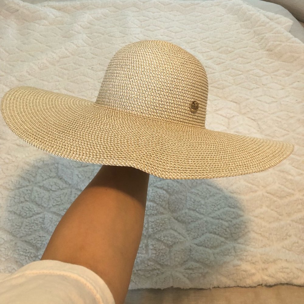 Adrienne Vittadini Metallic Straw Floppy Hat Brand New Without Tags